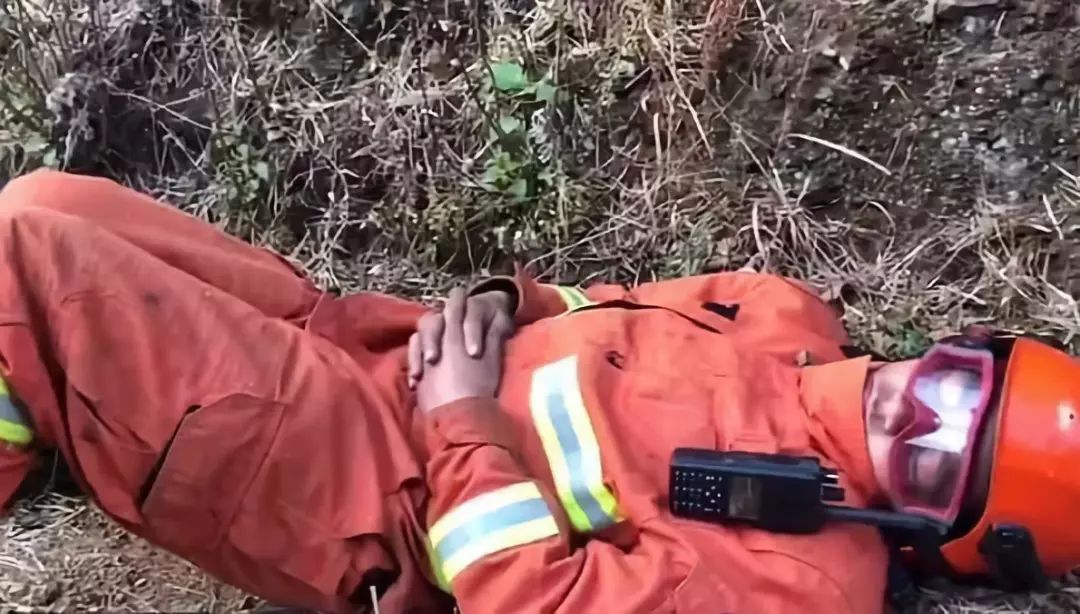 2月14日在美国锯戒指花7万！网友感叹：还是中国好……