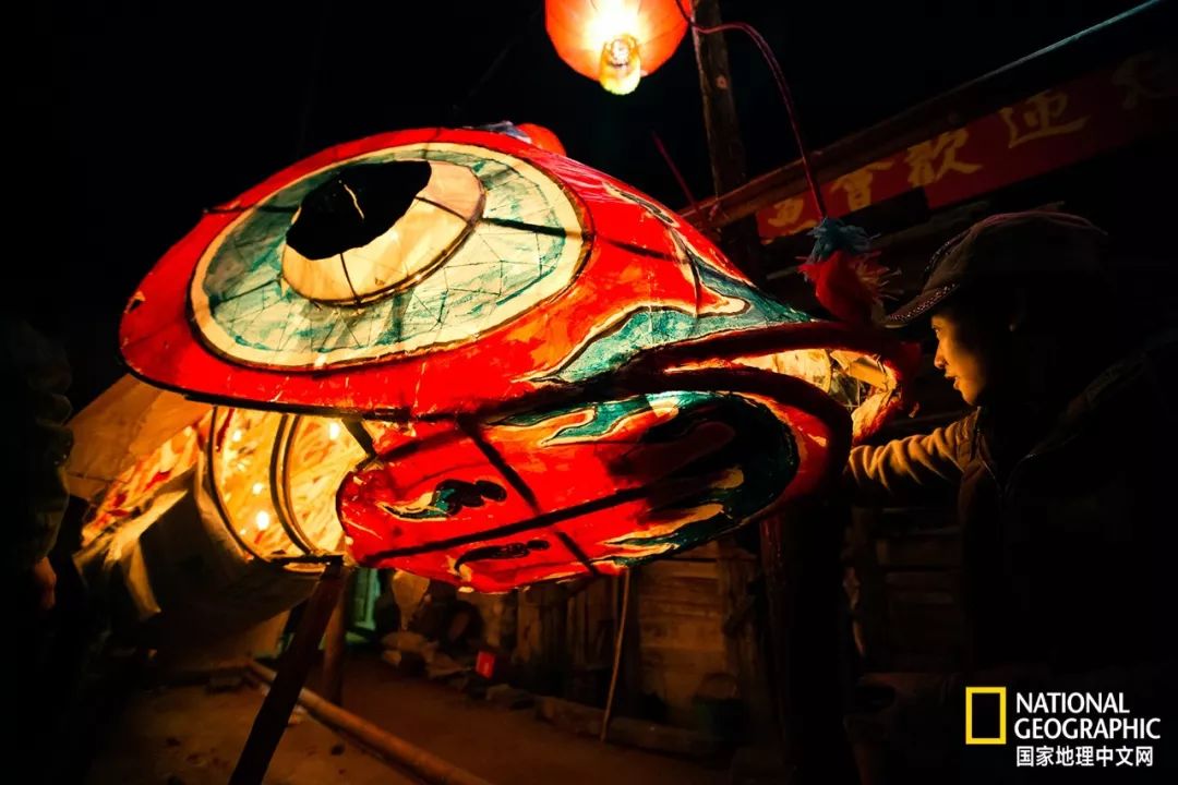 这盏燃了200年的徽州鱼灯，带你游回小时候