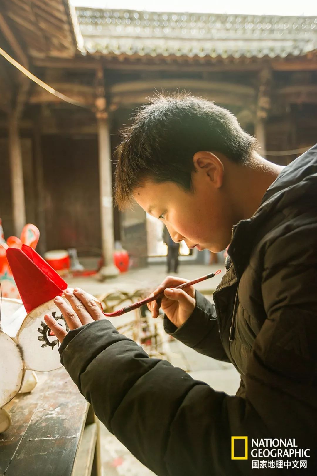 这盏燃了200年的徽州鱼灯，带你游回小时候