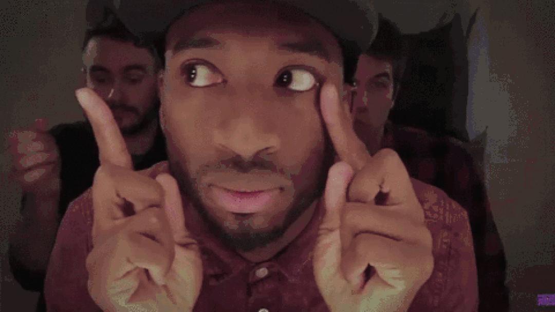 不好意思对视该看哪里,不好意思和别人对视怎么办