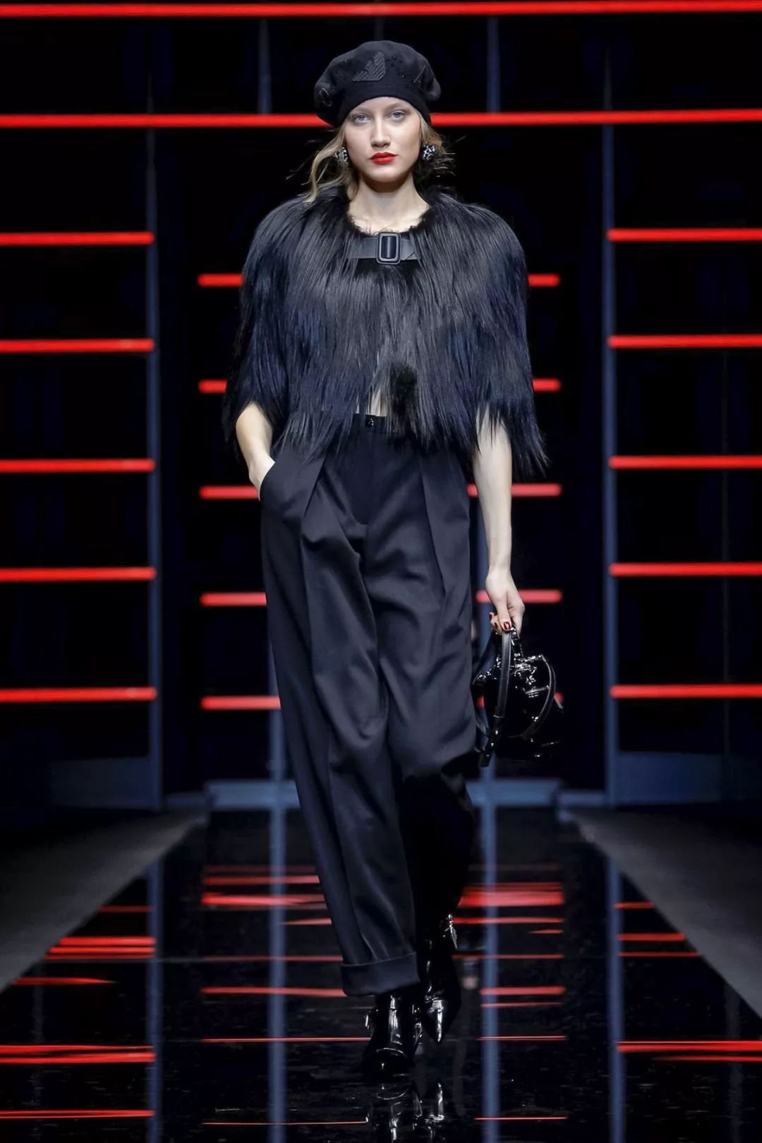 看完这场EmporioArmani，我终于感受到自由女性的魅力