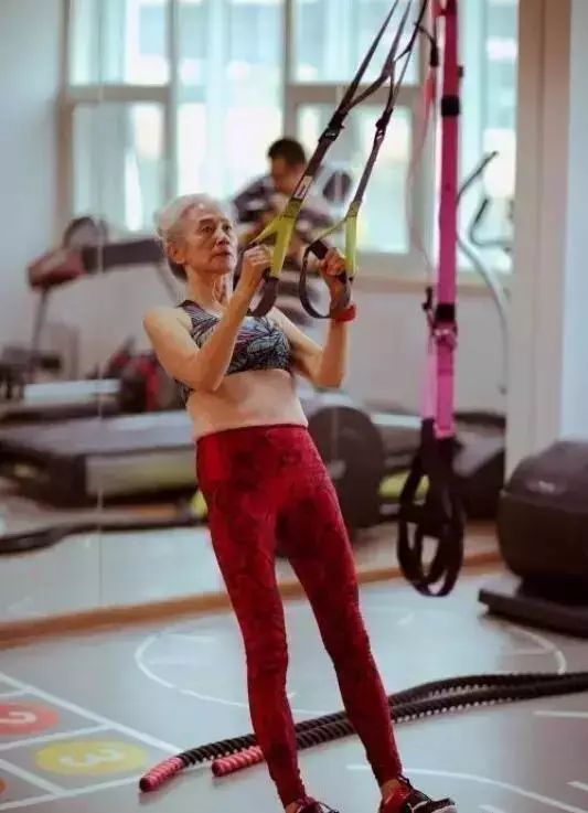 73岁中国最美奶奶健身抗癌,73岁天津老奶奶健身13年摆脱癌症