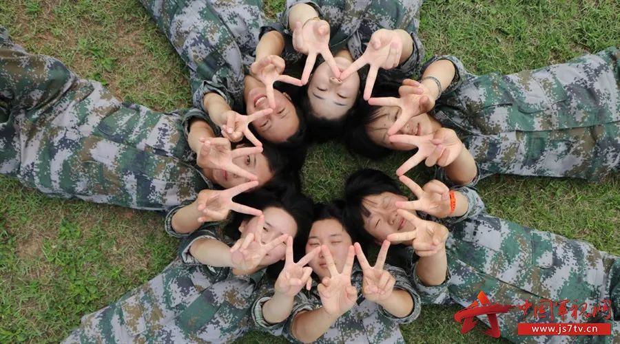 伸出右手看看你有几道手纹,手指无原因起老茧是什么原因