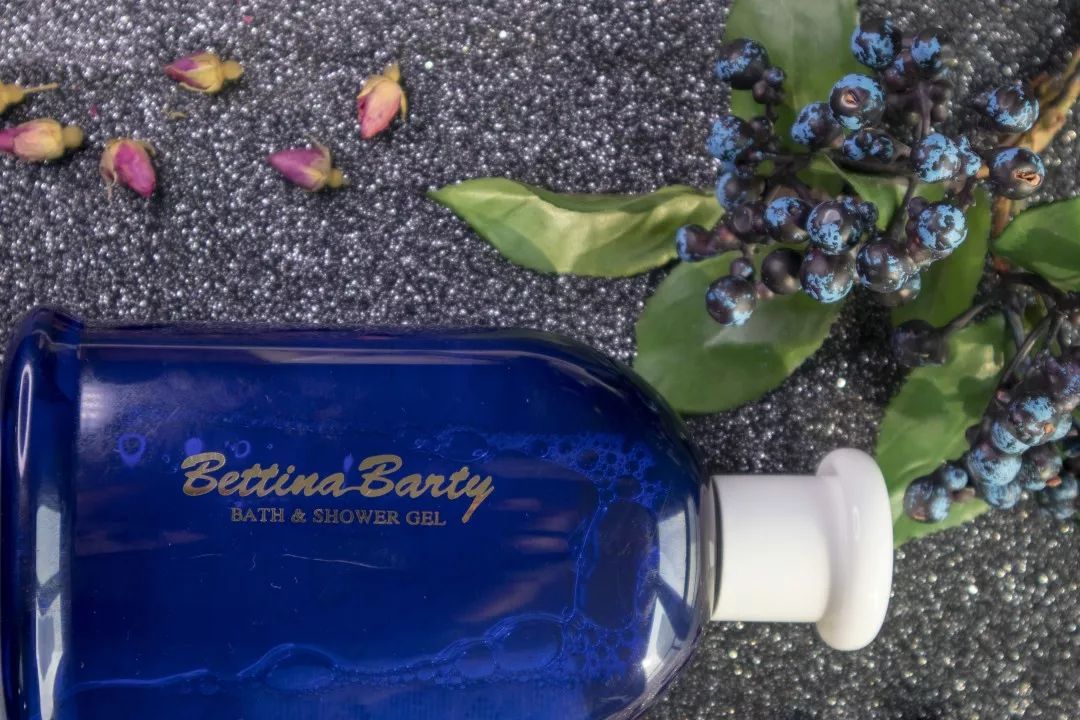 对不起，我没喷香水，那香味是我自带的