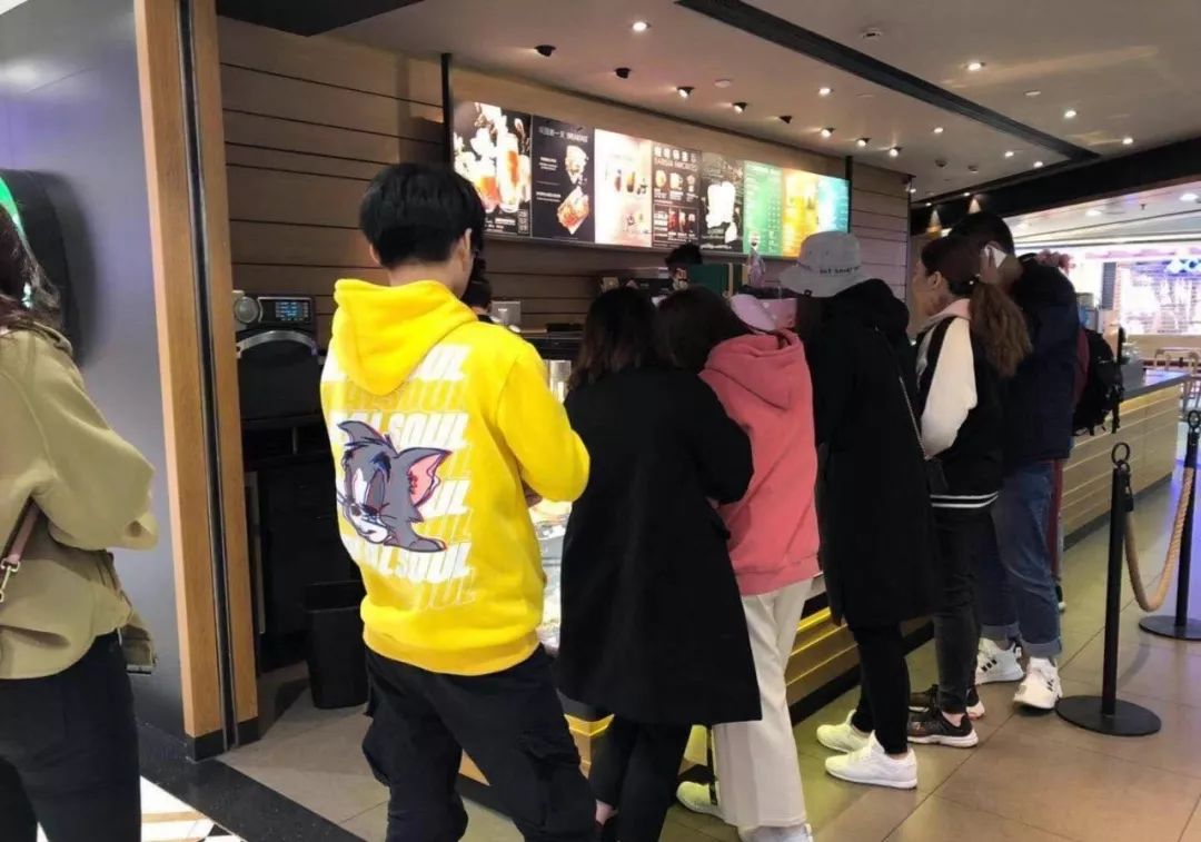 最高价炒到1300的天价杯,因为价格大打出手