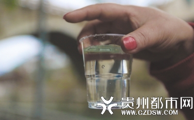 家里井水变黑又臭怎么处理,长期喝发黄的井水有什么影响