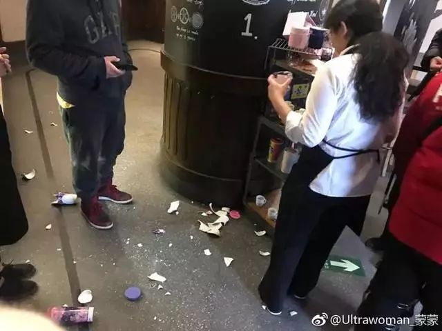 从199元炒到1000元，凌晨排队、大打出手，就为个杯子