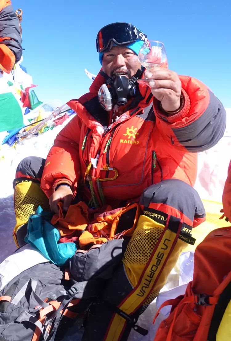 欧洲最高峰乞力马扎罗 (欧洲最高峰厄尔布鲁士峰)