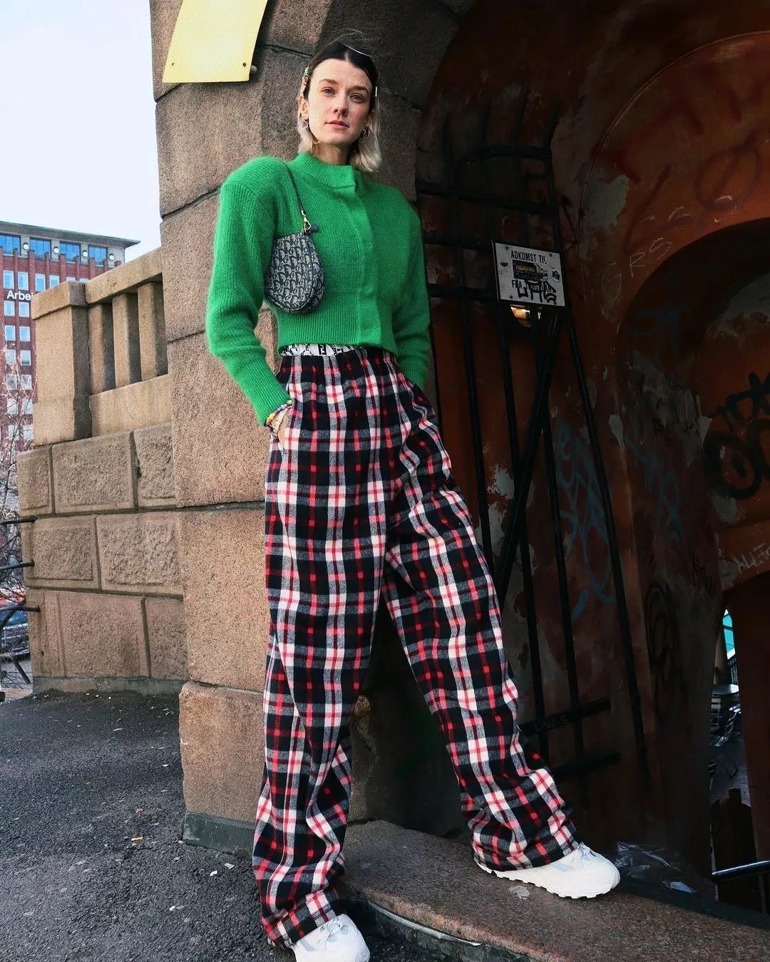 明星穿高级感针织开衫,明星同款街拍针织开衫