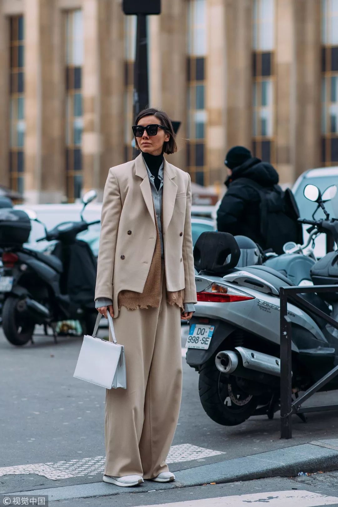 明星穿高级感针织开衫,明星同款街拍针织开衫