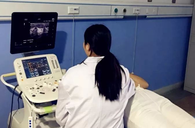 新手妈妈母乳喂养疼,喂母乳得急性乳腺炎是什么症状