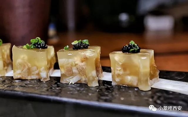 初春的西影厂，是那棵法国梧桐树下的日料店