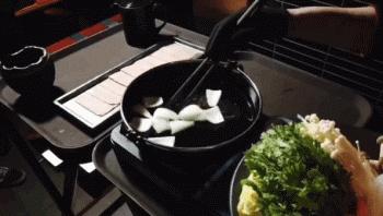 初春的西影厂，是那棵法国梧桐树下的日料店