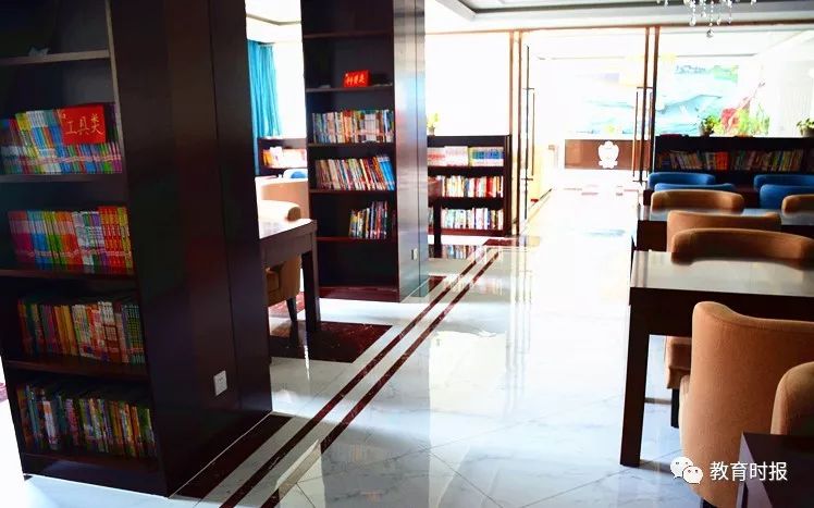 Hey，哈敦！你为学生努力的样子真美