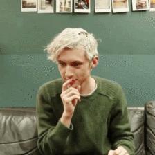 爱豆经常染的发色,爱豆的神仙发色超级显白