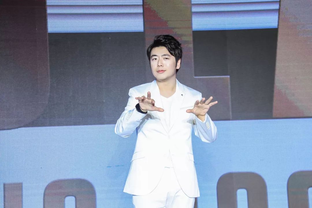 郎朗之前手受伤过吗,郎朗手有什么病