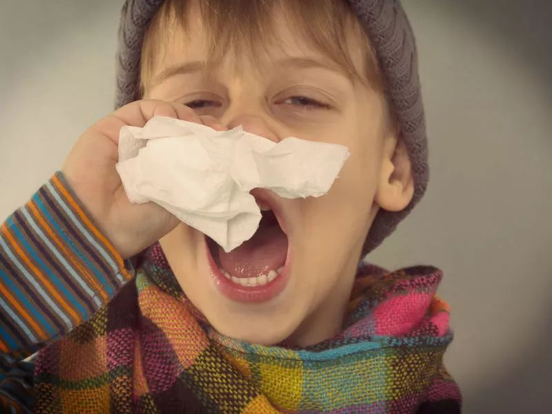 宝宝鼻子上白色点点越来越明显,宝宝鼻子上的小白点越来越多