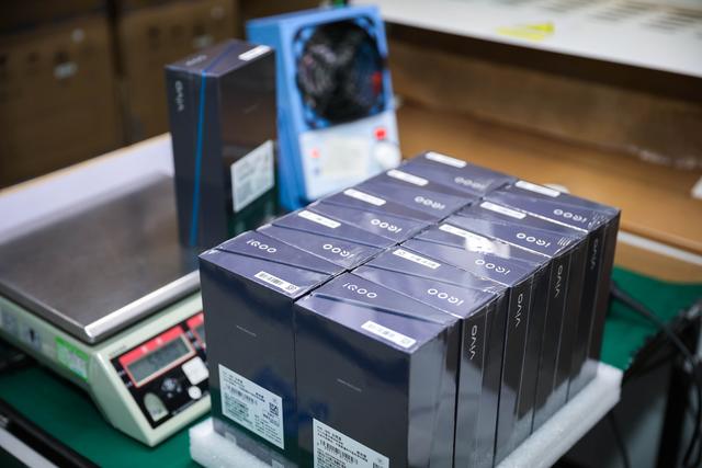 工厂摆满骁龙855CEO带队直击iQOO制造过程