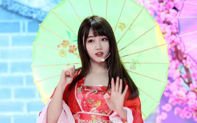 学生党哭晕了,学生党上学哭了