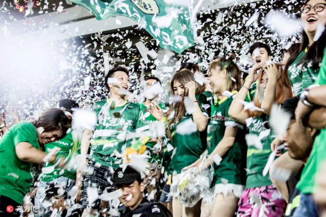 北京国安球迷看武磊进球,北京中赫国安球迷视频