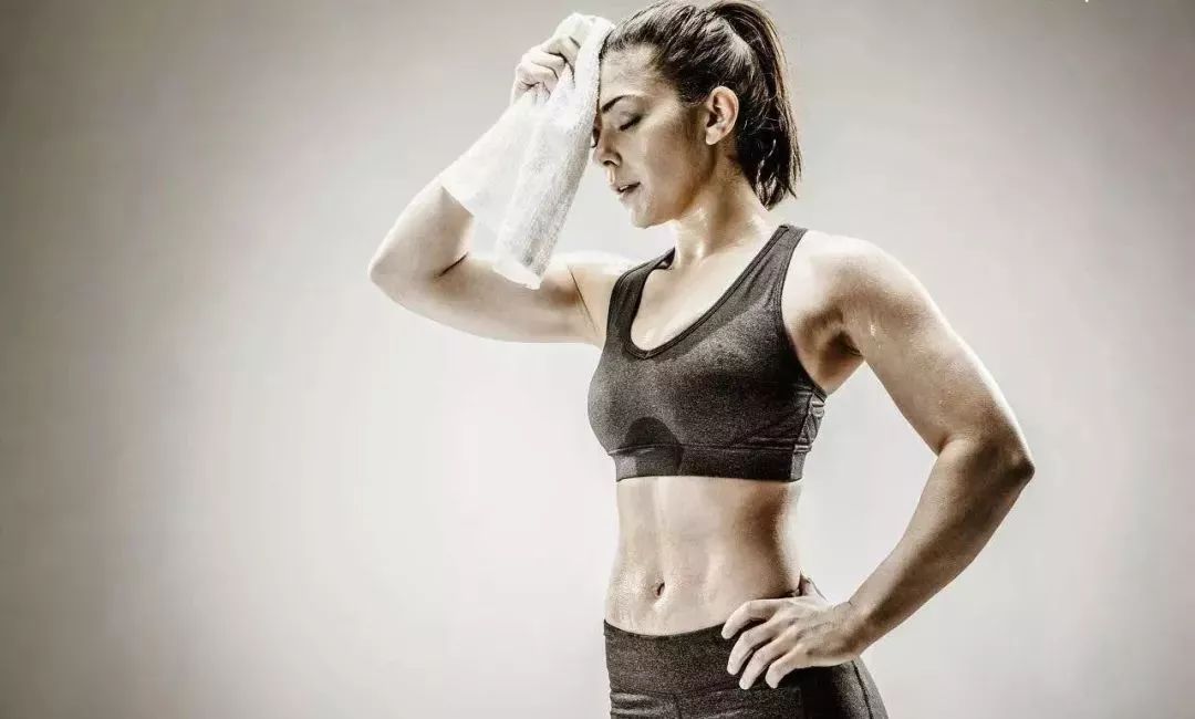 瑜伽15分钟爆汗燃脂初级,瑜伽运动的惊人效果