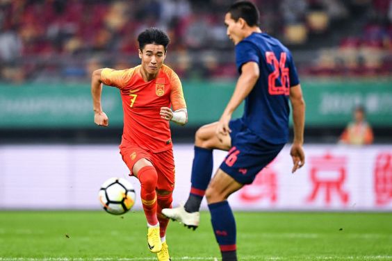 国足对战泰足颜骏凌扑头球,国足0:3泰国阵容名单