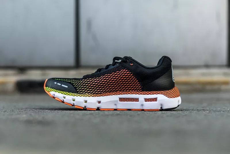 想买双叱咤健身房和街头的跑鞋？本次开箱一定要看！