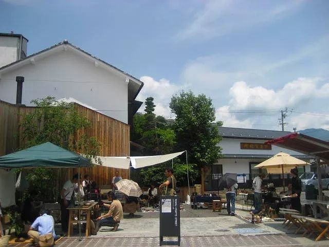 文艺中年的开店指南：小、可、爱