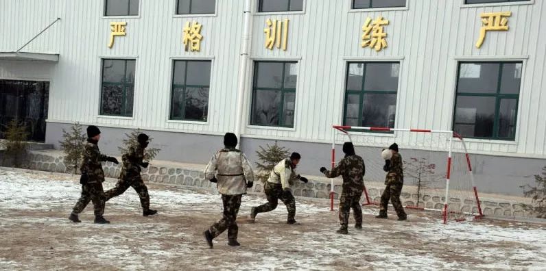 松顶山下的足球风