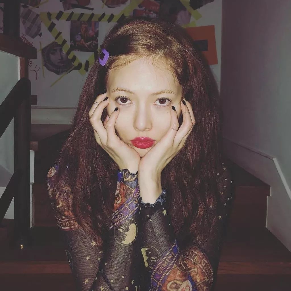 公布恋情被公司开除背假香奈儿都能带货说她是“人间毒药”我服！