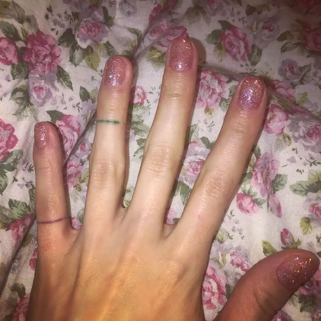 公布恋情被公司开除背假香奈儿都能带货说她是“人间毒药”我服!