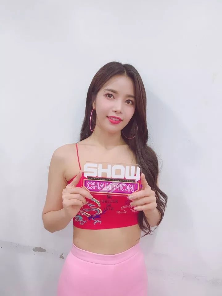 泫雅孔雪儿关晓彤,金泫雅关晓彤同款