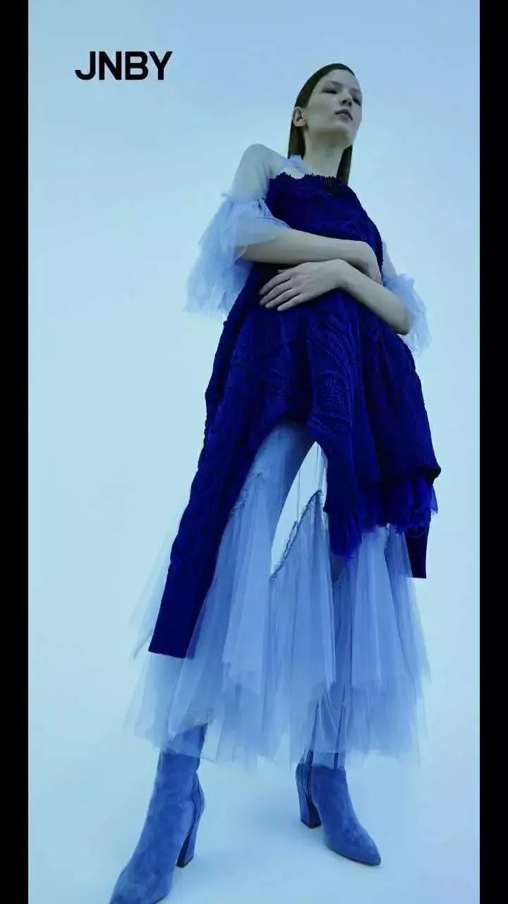 新品衣服走秀,春季新品秀