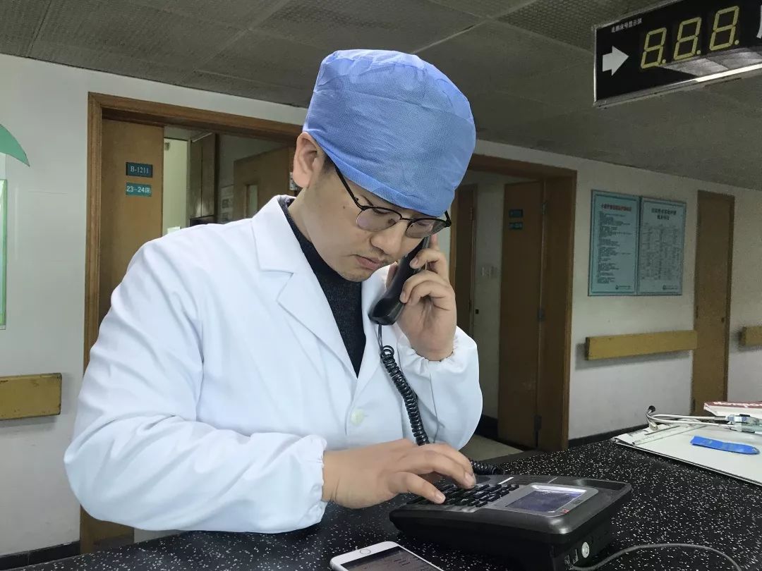 男子咳嗽咳出扁桃体,男子竟然咳出自己的扁桃体