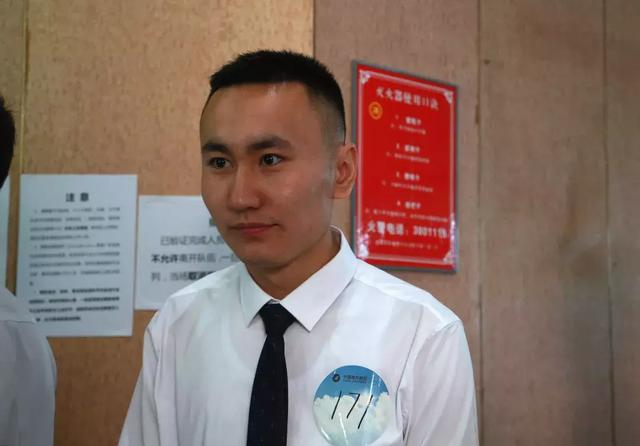 南航最漂亮十大空姐制服,南航的空姐制服特别像服务员