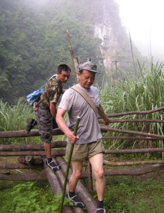 以生命赴使命用热血铸忠诚,以生命赴使命用热血铸警魂