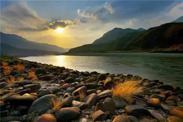 楚雄和昆明好玩的露营地,楚雄自己搭帐篷露营地推荐