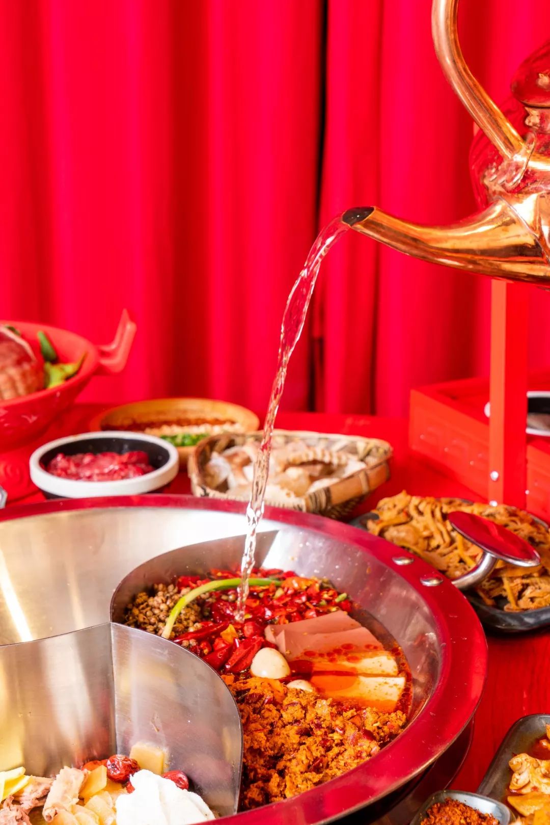 谭鸭血24小时营业,日均排队3h的谭鸭血来宁波了