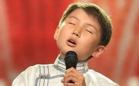 清澈纯净的嗓音,清澈的嗓音直击心灵深处