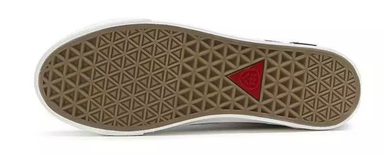 卫衣搭配牛仔裤和小白鞋,卫衣搭配黑大衣小白鞋男生