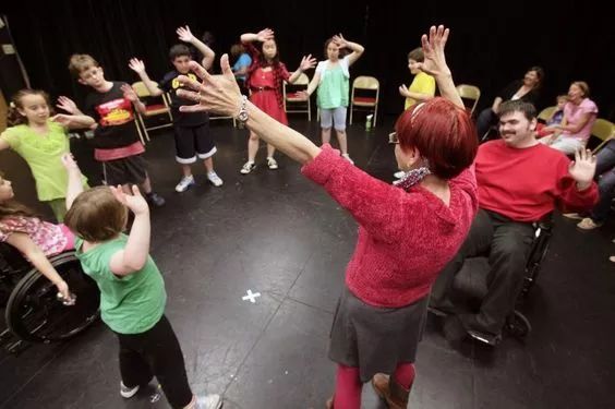 如戏全靠演技,人生如戏全靠演技小女孩一秒入戏