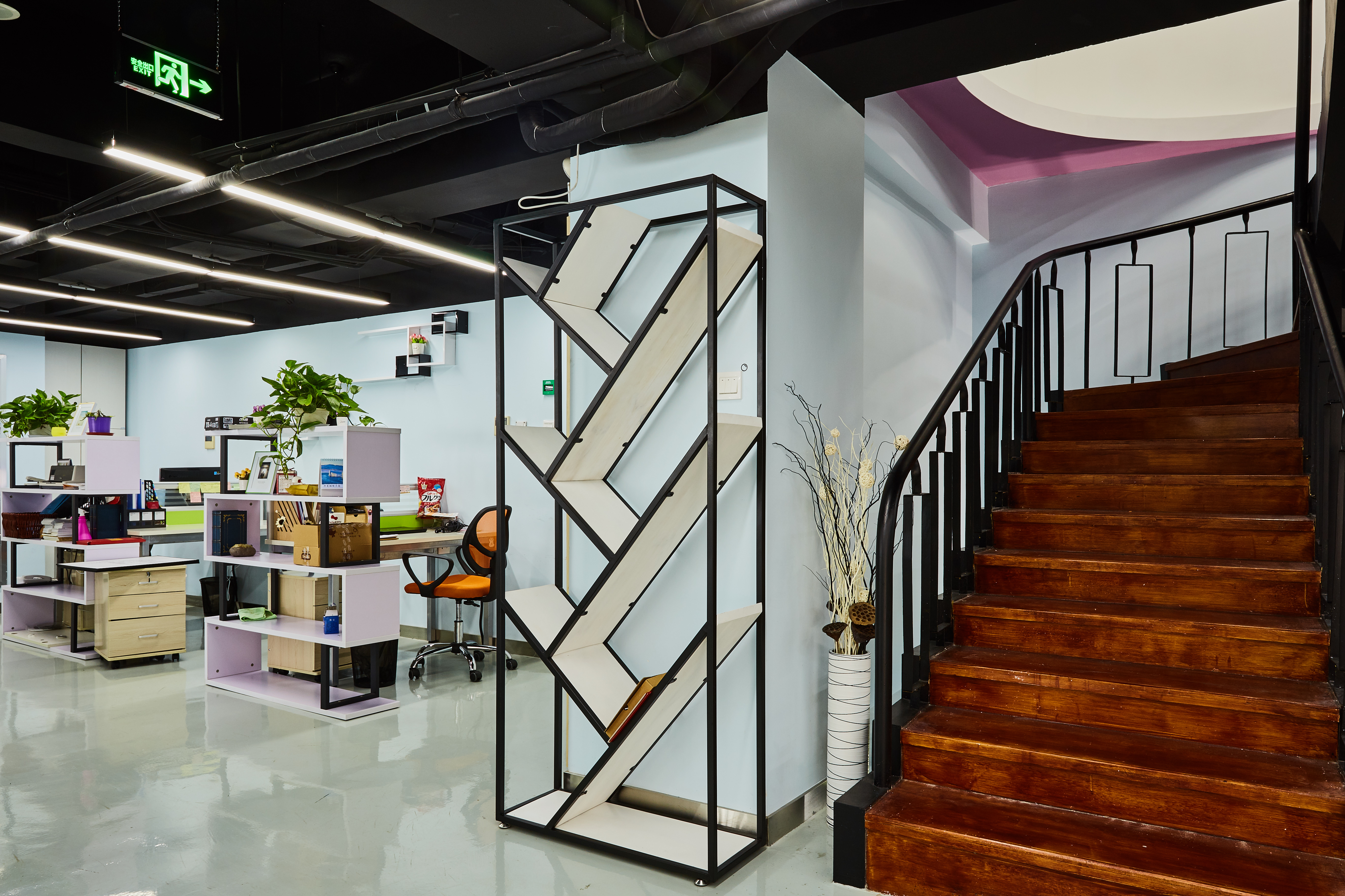 乳胶漆和壁纸哪个更耐用,乳胶漆和壁纸哪个操作更容易