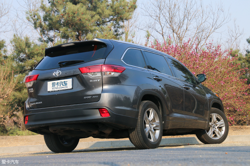 有钱人都买什么物件,现在年轻人能买哪些二手车