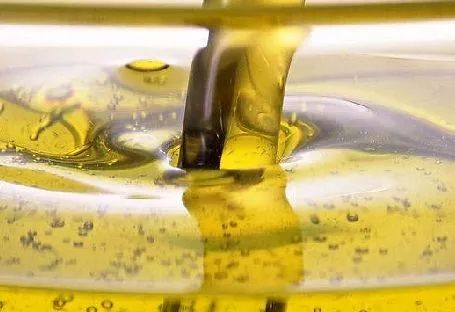 差点上了你的餐桌！长沙高新区取缔一处地沟油窝点，教你几招远离潲水…