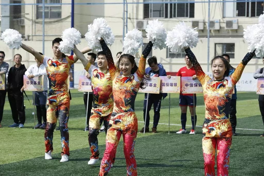 鸣锣开赛,鸣锣开市时刻中国公募