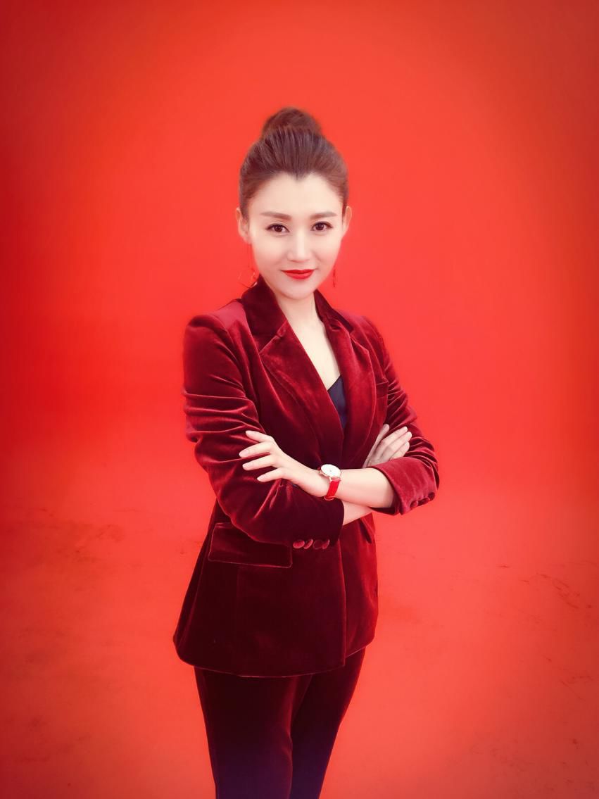 点开！你将获得都市频道名嘴联系方式！