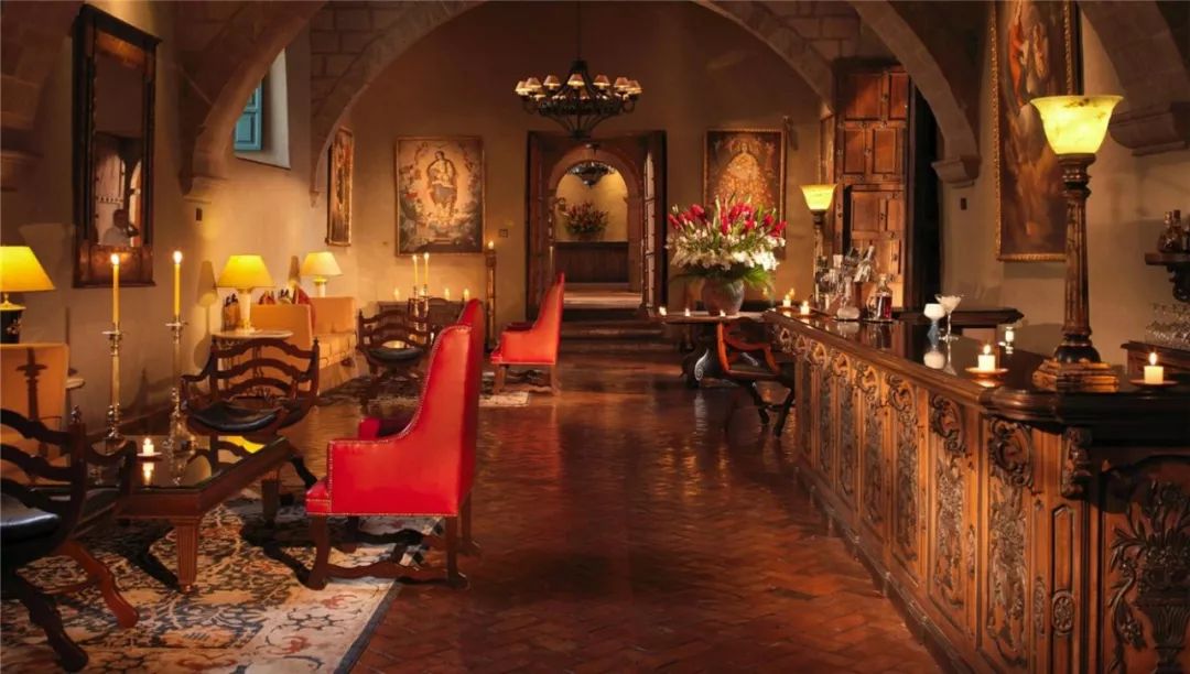 从此，LV不仅可以用来背，还可以用来睡…