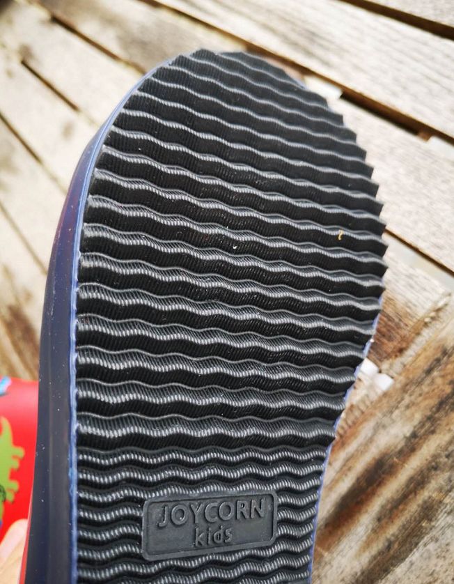 给孩子选雨衣有什么要求,雨衣雨鞋给孩子备好