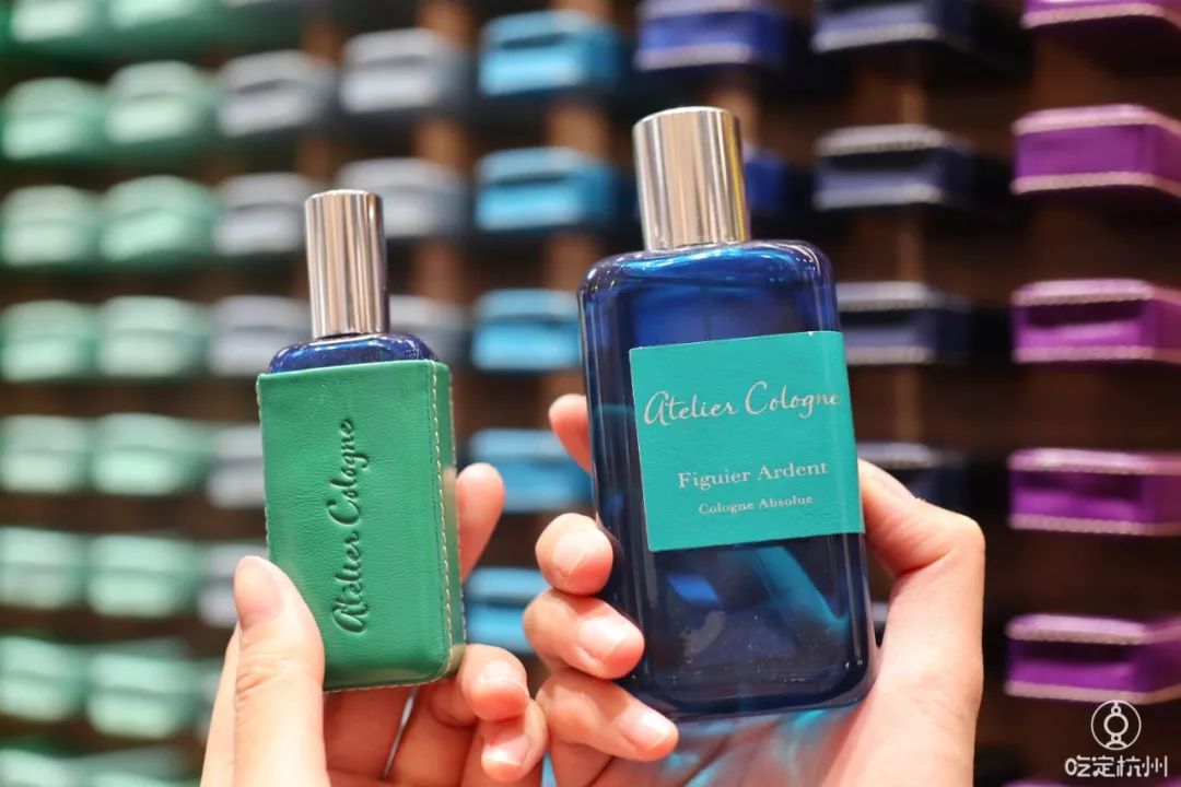 浙江首家！周杰伦为她谱曲、李佳琦连拍两个视频种草、让代购跑断腿的香水品牌来杭州了！