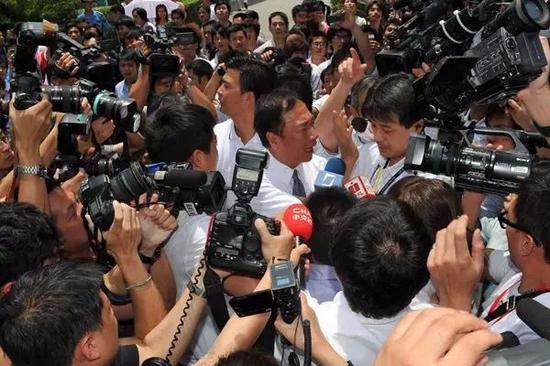 郭台铭街拍,郭台铭谈霸道总裁